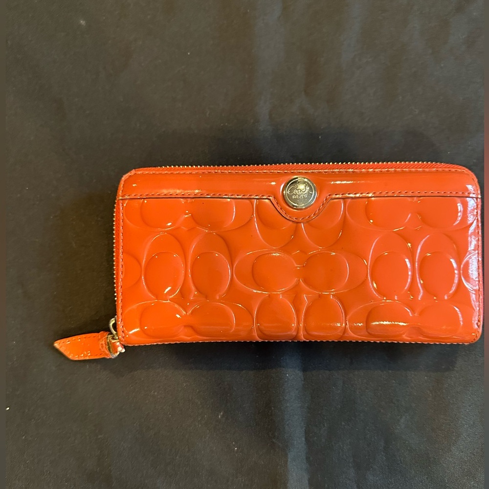 🧡 ❤️Coach Vibrant Reddish Orange Embossed Patent Leather Wallet  ❤️🧡